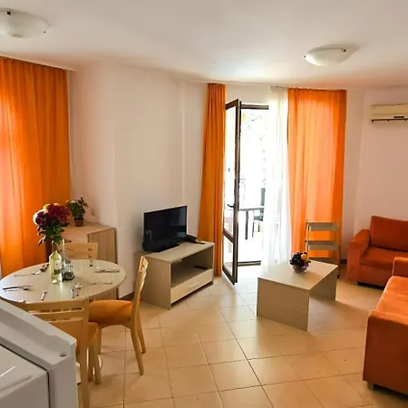 Apartment Bella - 3 Pools, 2 Bedrooms & 2 Bathrooms