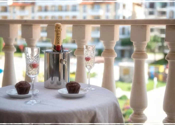 Bella - 3 Pools, 2 Bedrooms & 2 Bathrooms *